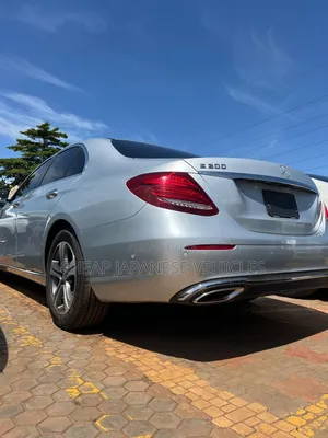 Mercedes-Benz E200 2017 Silver