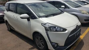 Toyota Sienta 1.5 AWD (6-seater) 2015 White