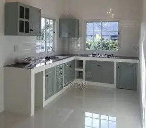 Kitchen Cabinets and Lslands