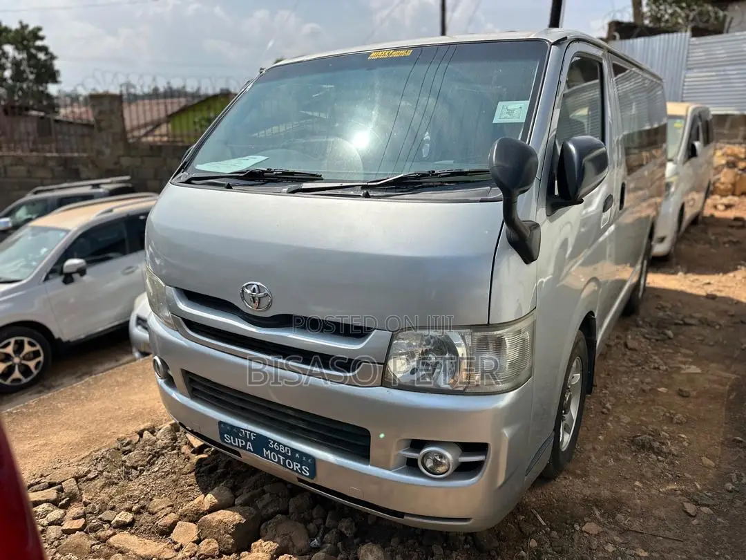 Toyota HiAce 2011 Silver