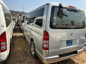Toyota HiAce 2011 Silver
