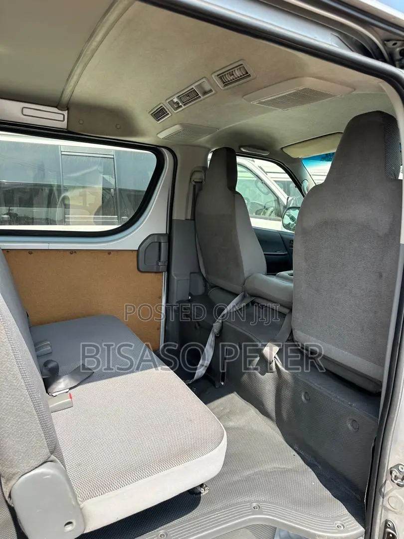 Toyota HiAce 2011 Silver
