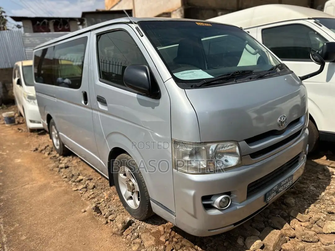 Toyota HiAce 2011 Silver