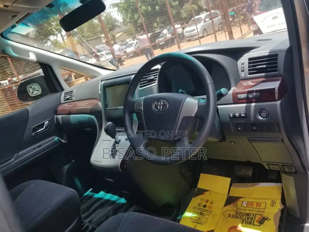Toyota Alphard 2012 Silver