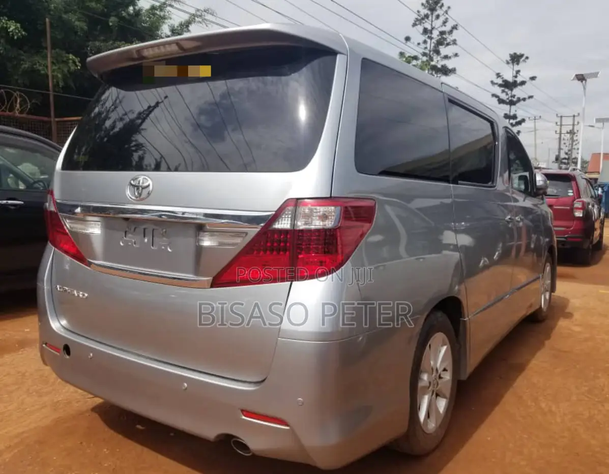 Toyota Alphard 2012 Silver