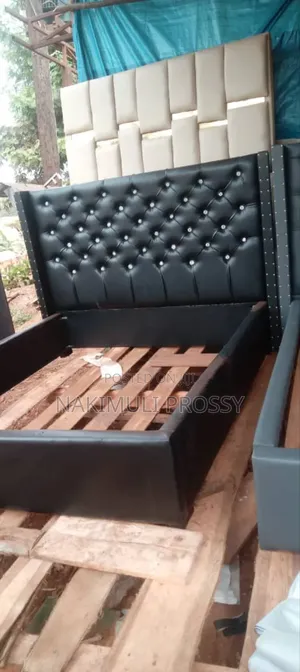 5by6 Black Leather Bed With Silver Buttons