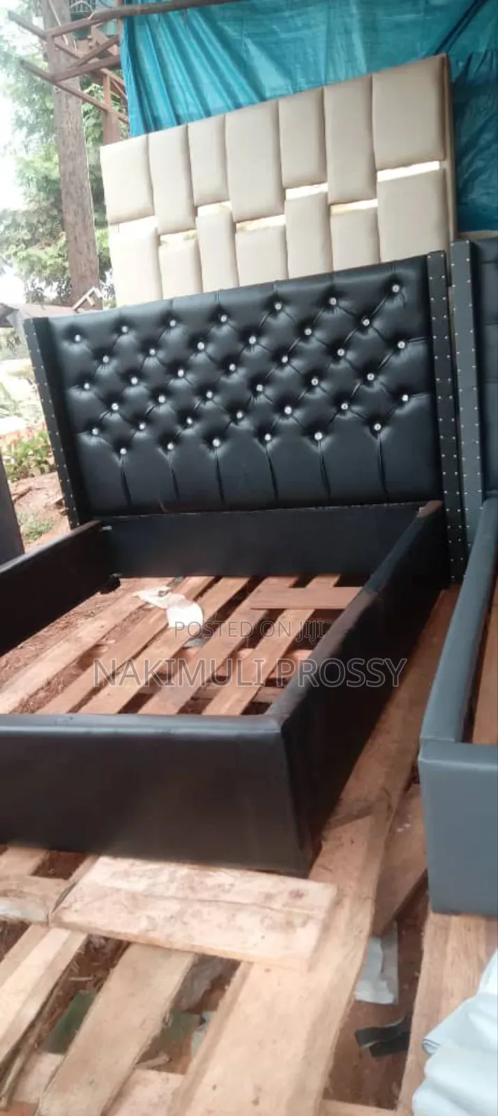 5by6 Black Leather Bed With Silver Buttons