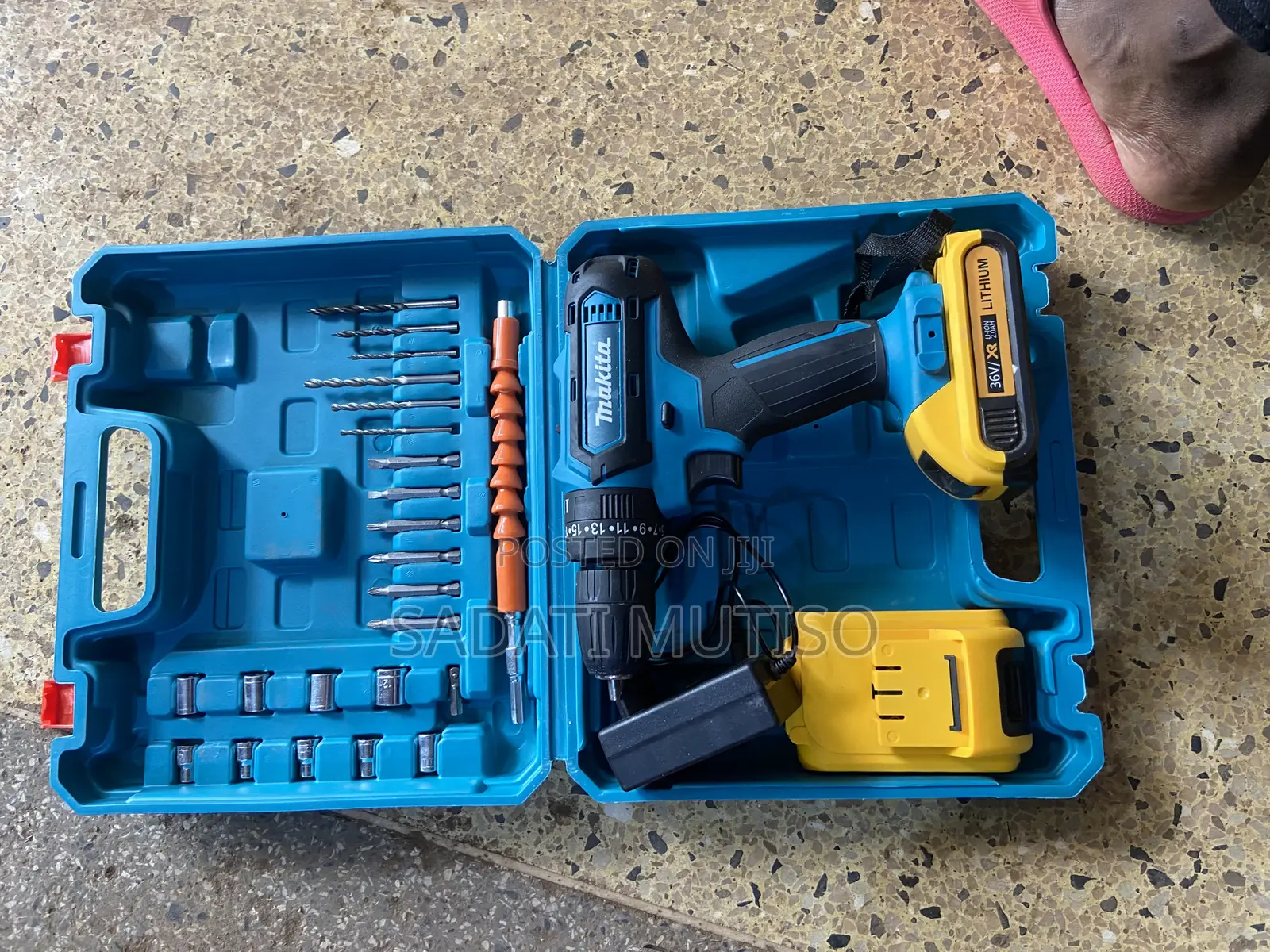 Makita Cordless Drill 36 v With a Tool