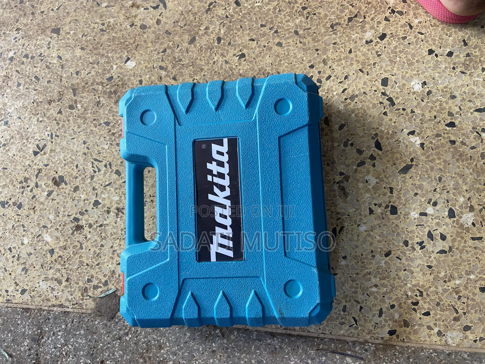 Makita Cordless Drill 36 v With a Tool