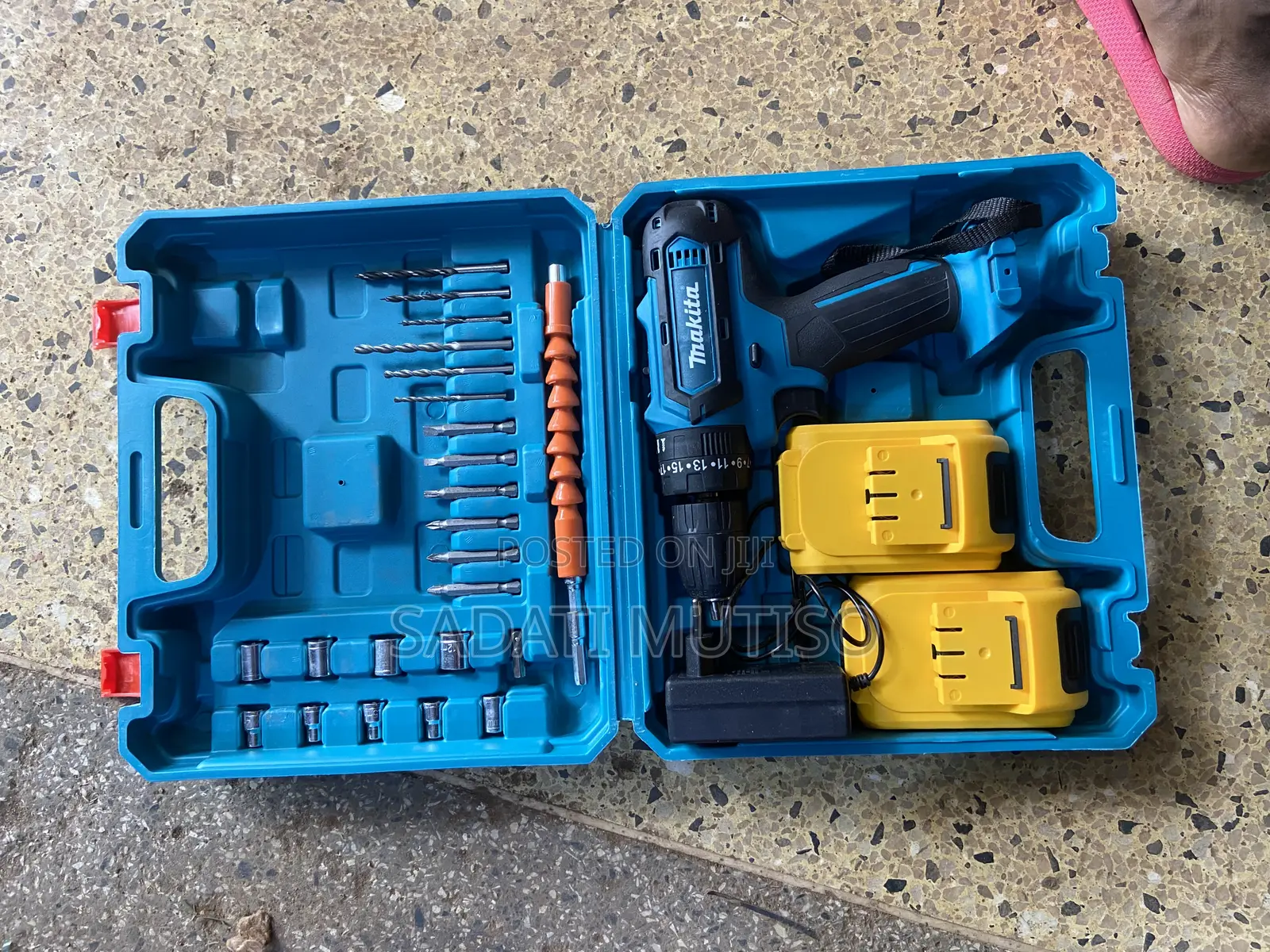 Makita Cordless Drill 36 v With a Tool