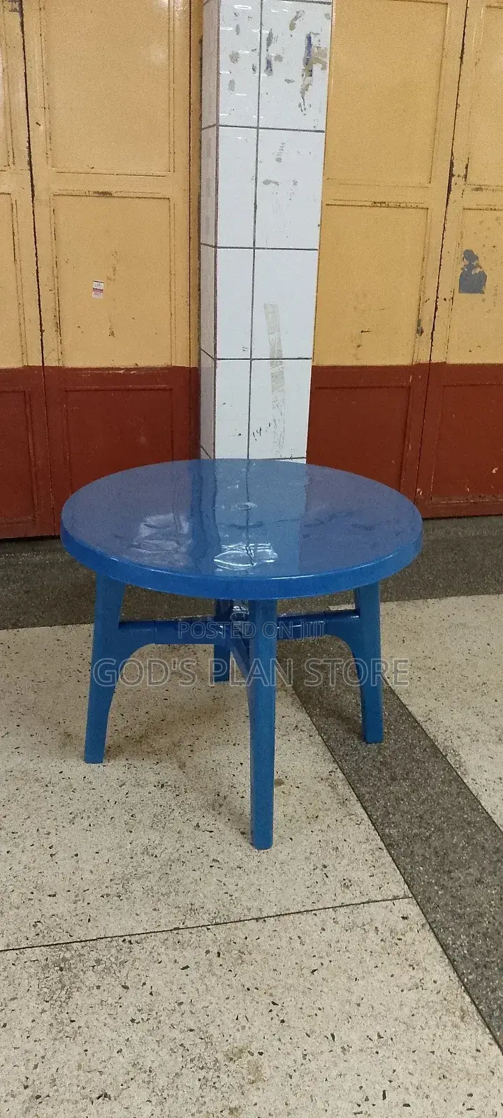 Round Plastic Table