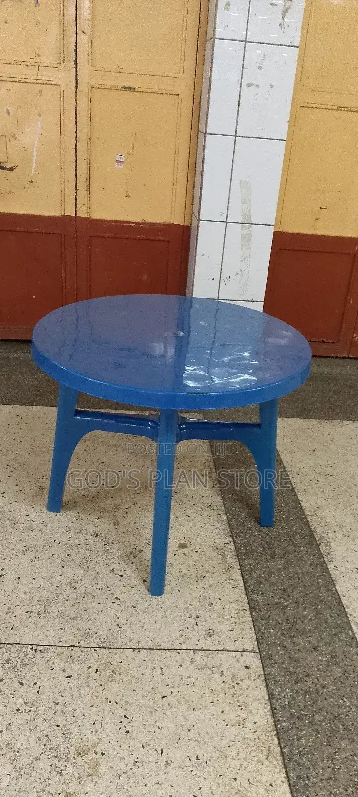 Round Plastic Table