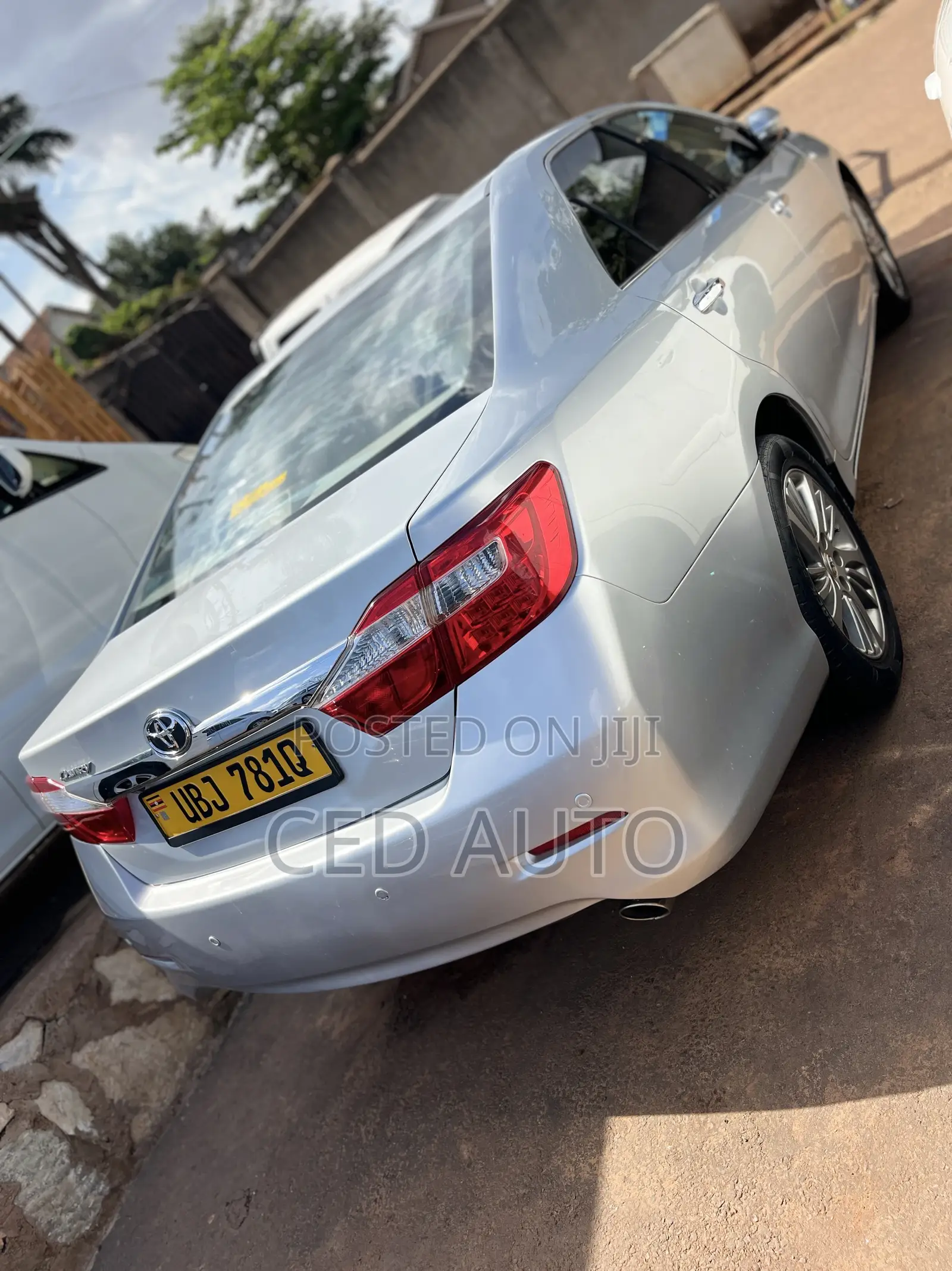 Toyota Camry 2010 Silver