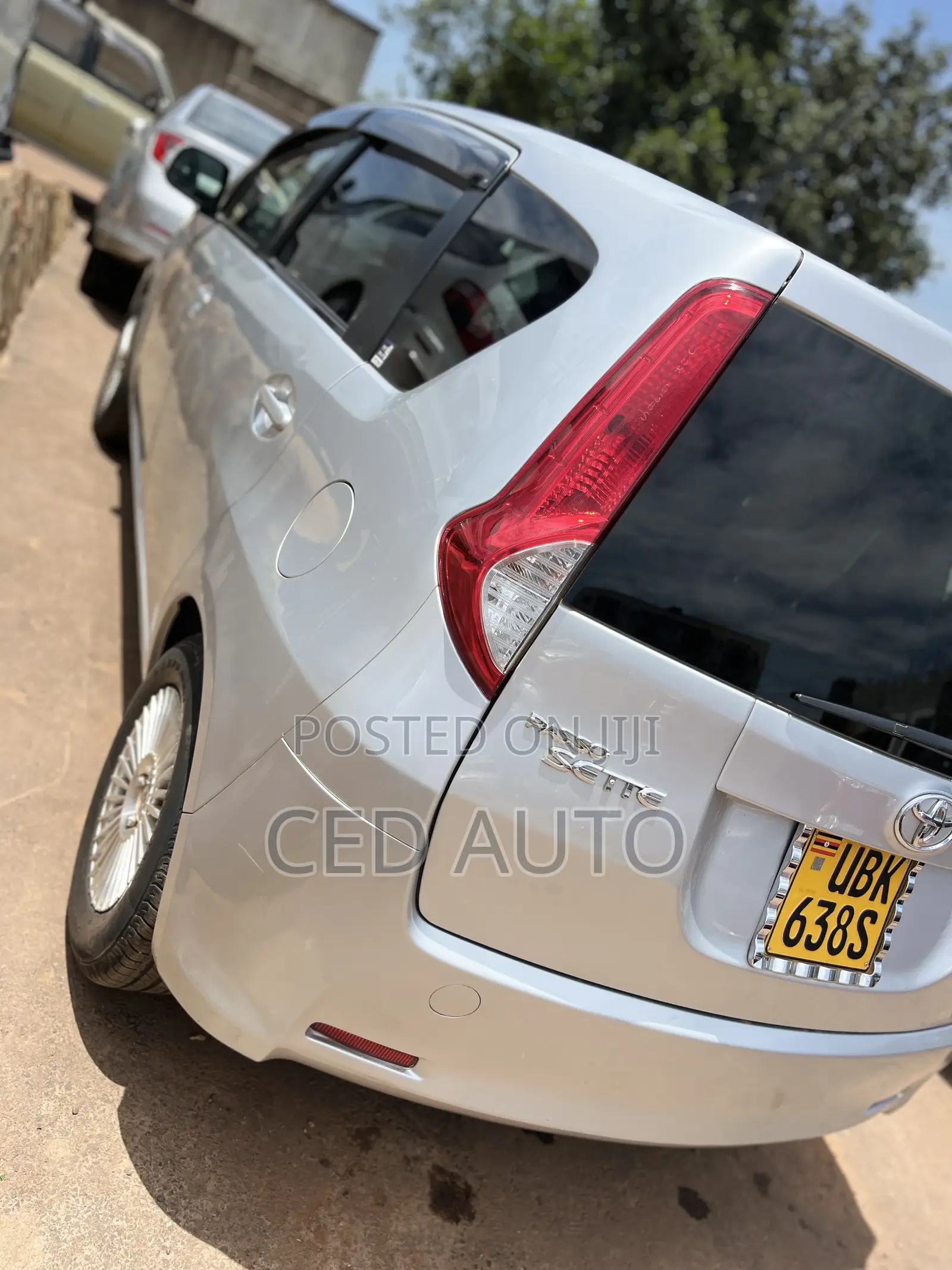 Toyota Passo Sette 2010 Silver