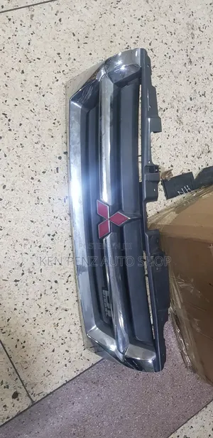 Mitsubishi Pajero Grill 2000- 2002