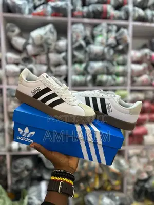 Classic Adidas Court Vl Sneakers in Stock