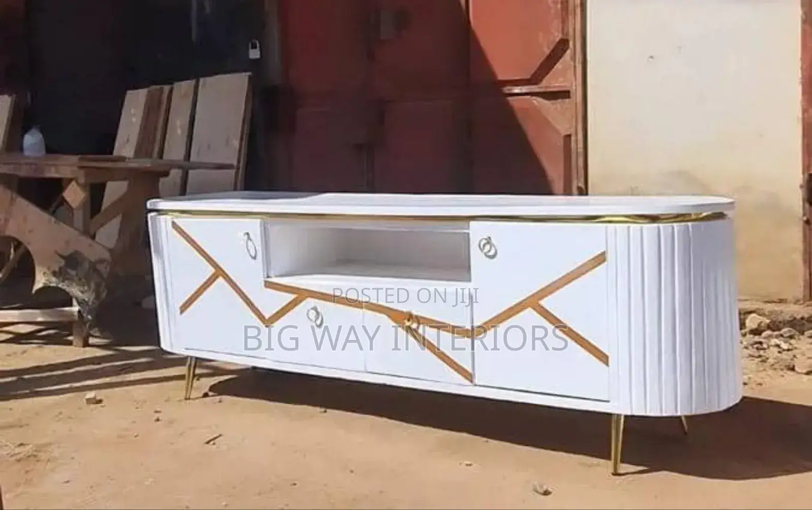 Curved Flat Tv Stand