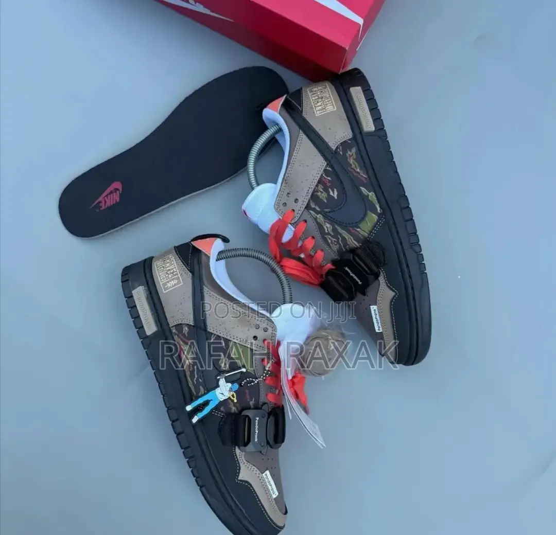 Nike Dunk Low Sneakers