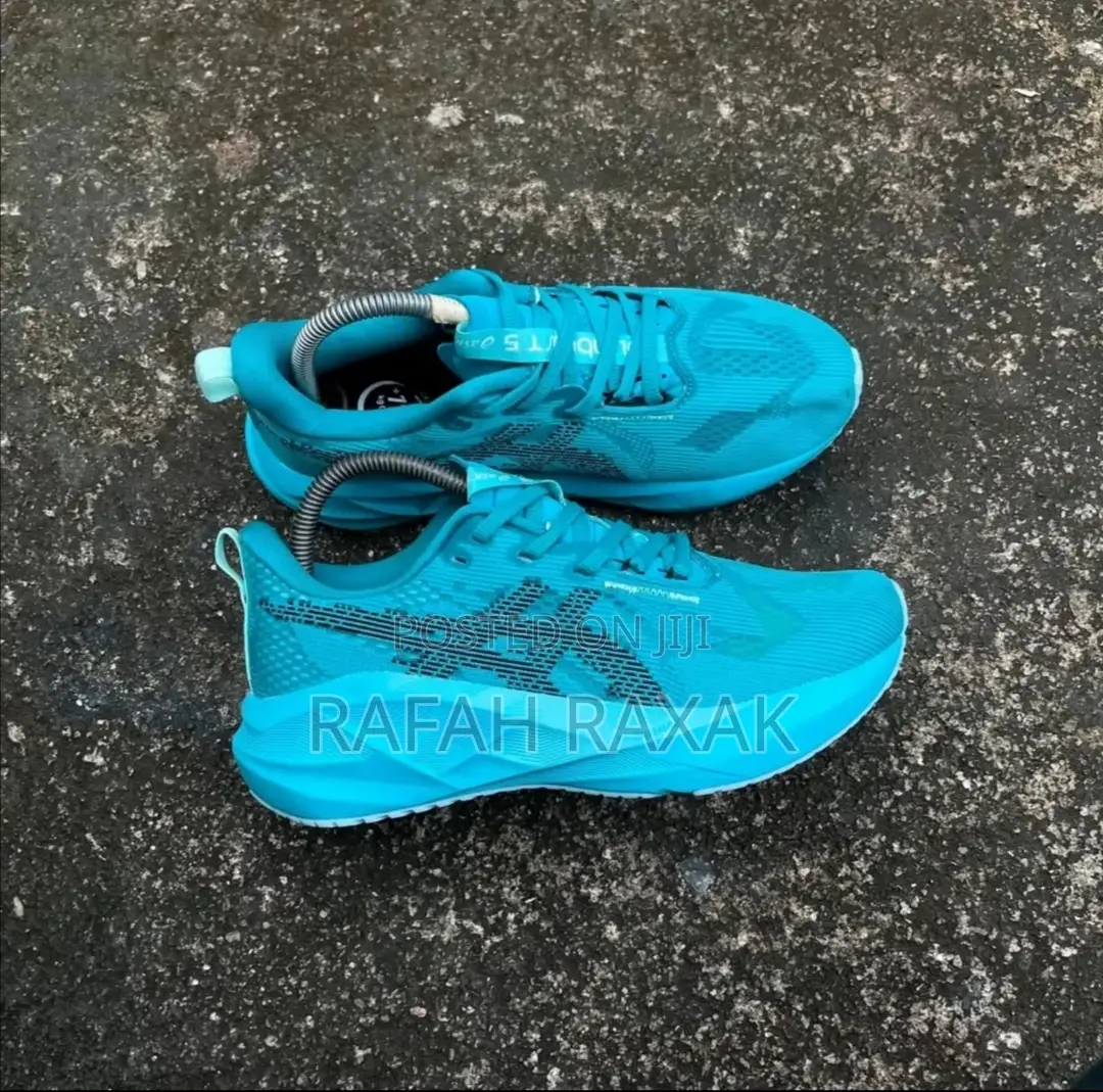 Asics Men's Nova Last 5