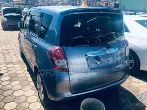 Toyota Vitz 2010 Gray