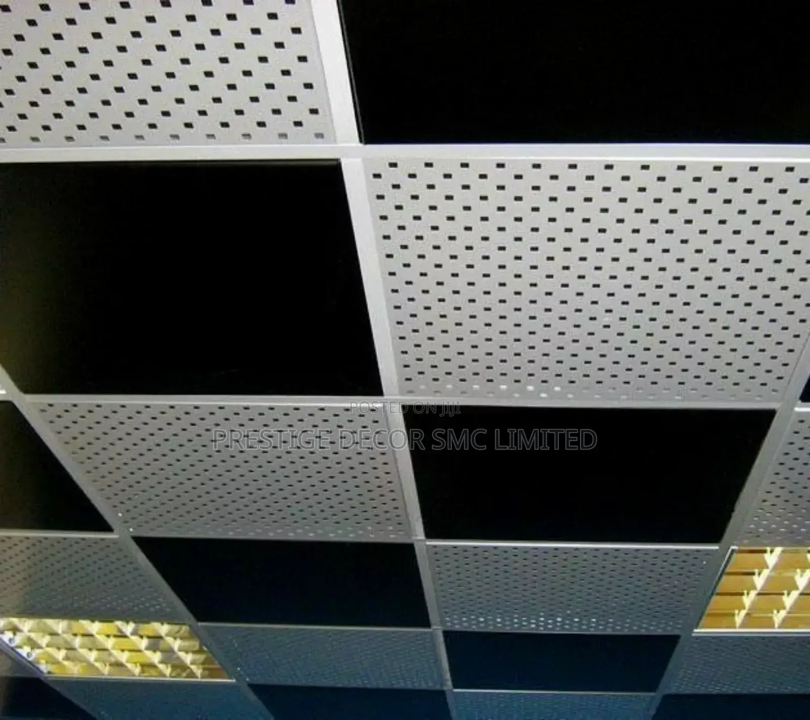 Black en White Suspended Ceiling