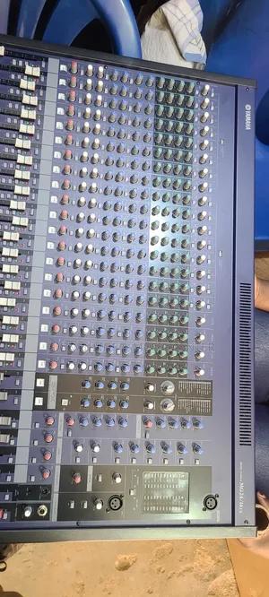 Yamaha Mg24 /14fx Live Mixer 4channels