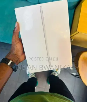 New Apple iPad 9.7 64 GB Silver