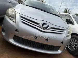 Toyota Auris 2011 Silver