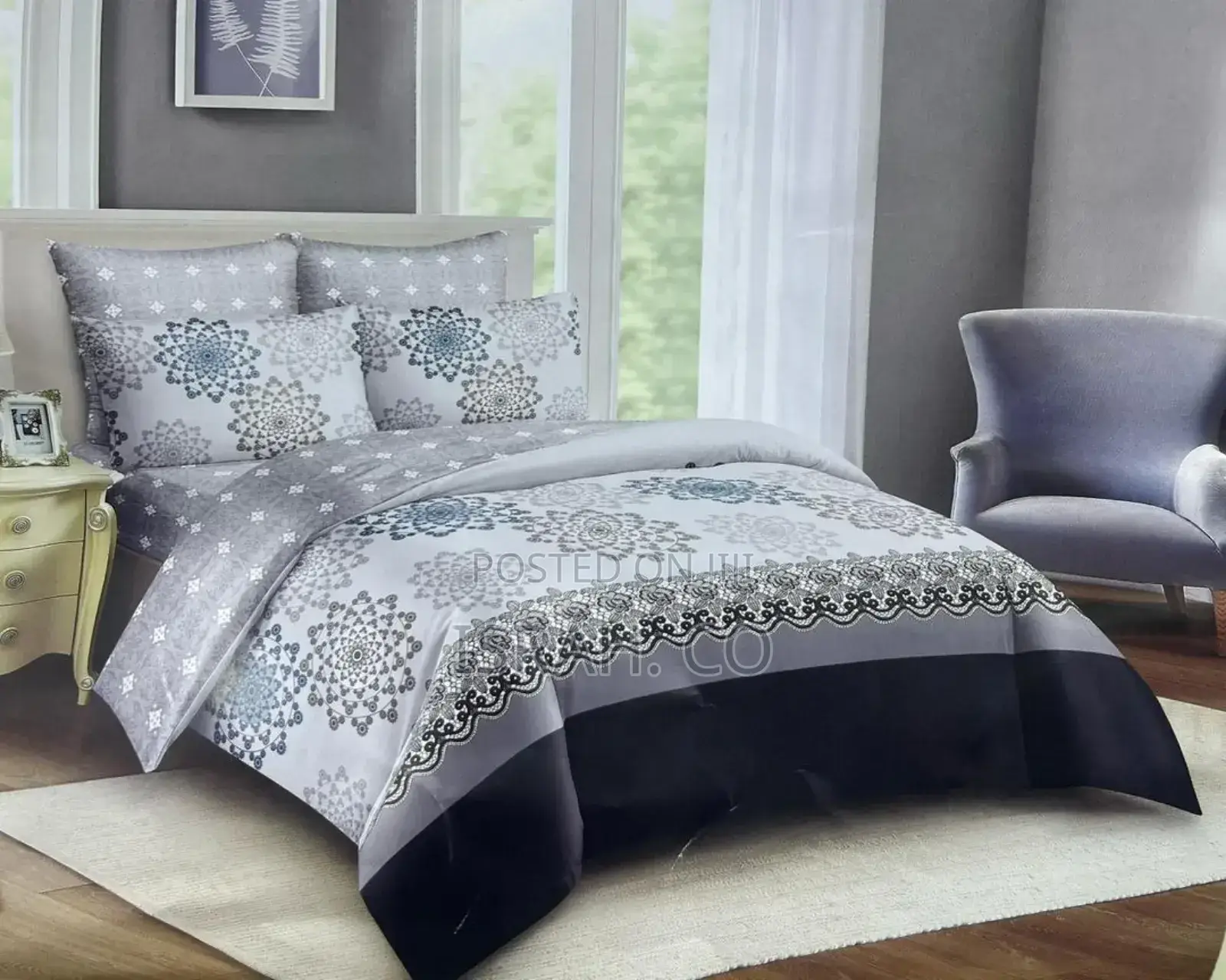 Honey G 5 by 6 4-Piece Duvet Set.