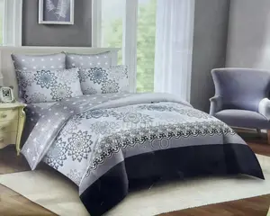 Honey G 5 by 6 4-Piece Duvet Set.