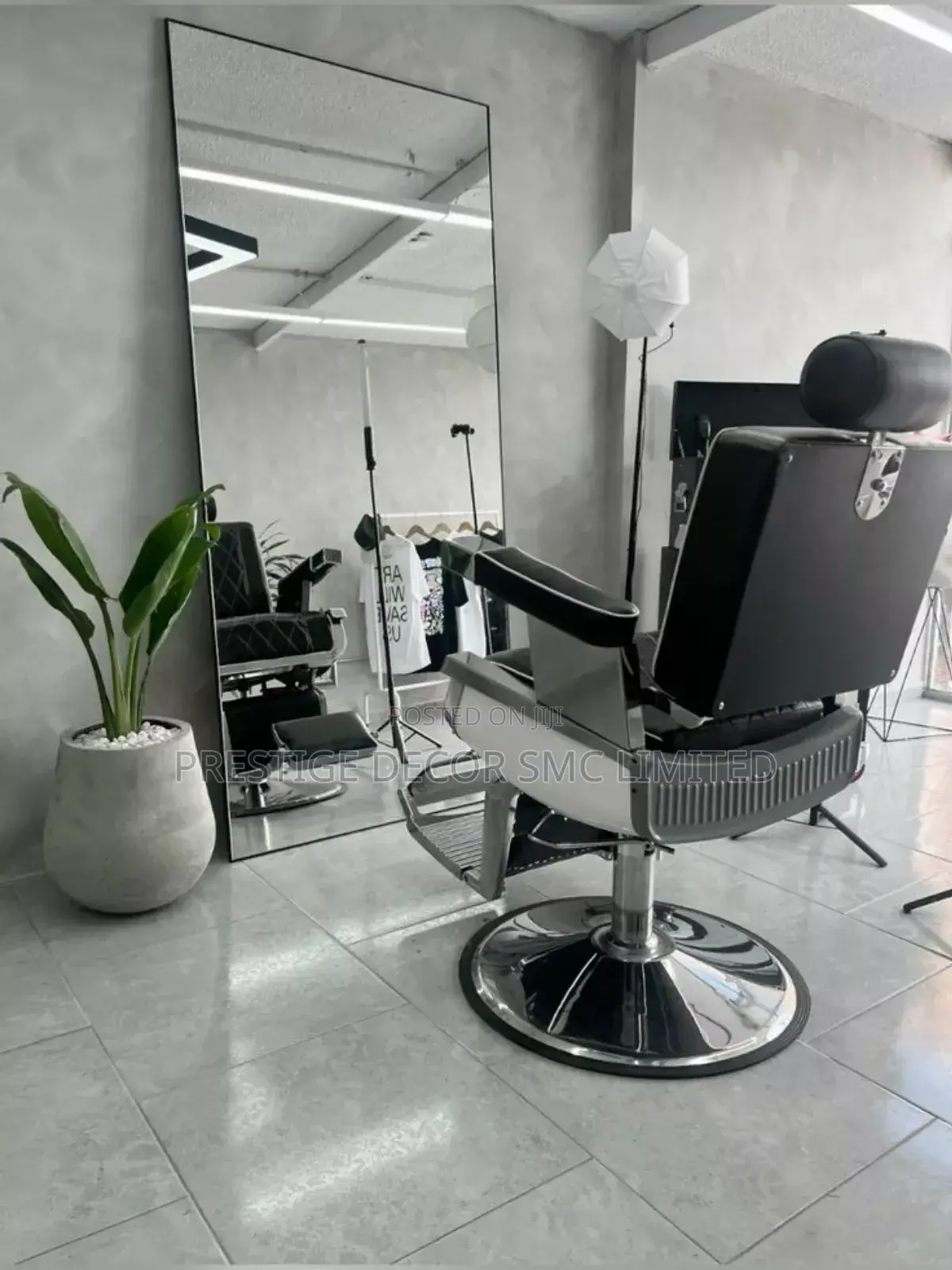 Saloon Barber Chair Fancy Decor