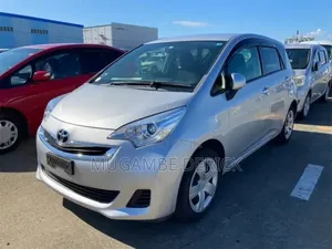 Toyota Ractis 2012 Silver
