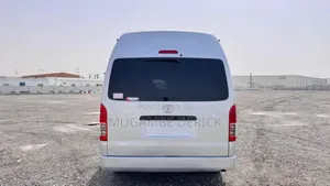 Toyota HiAce 2017 White