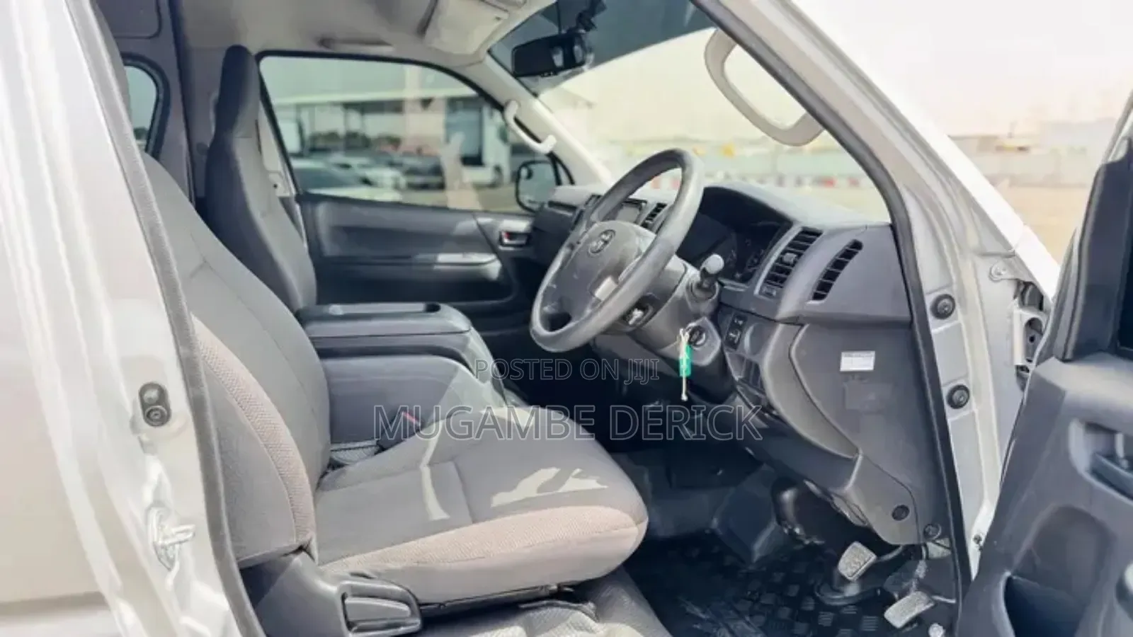 Toyota HiAce 2017 White