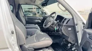 Toyota HiAce 2017 White