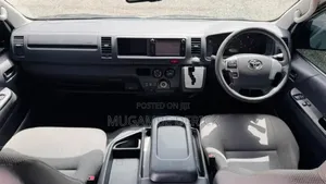 Toyota HiAce 2017 White
