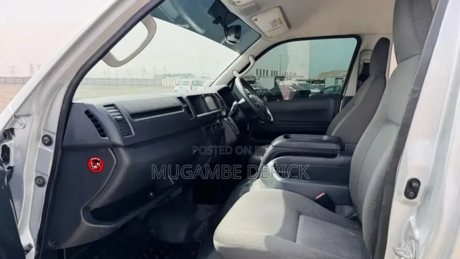 Toyota HiAce 2017 White