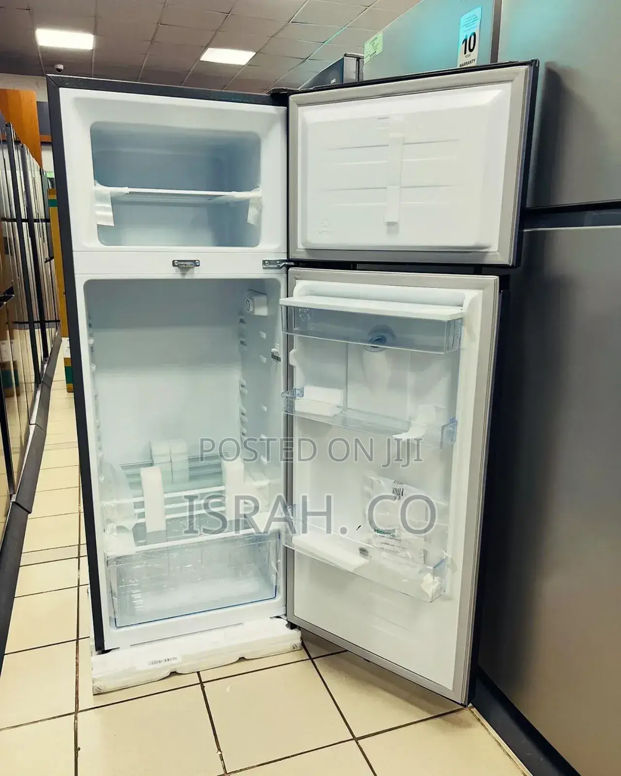 Hisense 270l Double-Door Refrigerator With a Water Dispenser