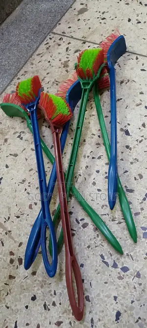 Plastic Toilet Brushes Open
