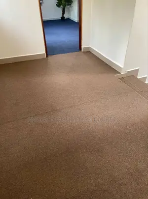 Brown Wall to Wall Woolen Carpets