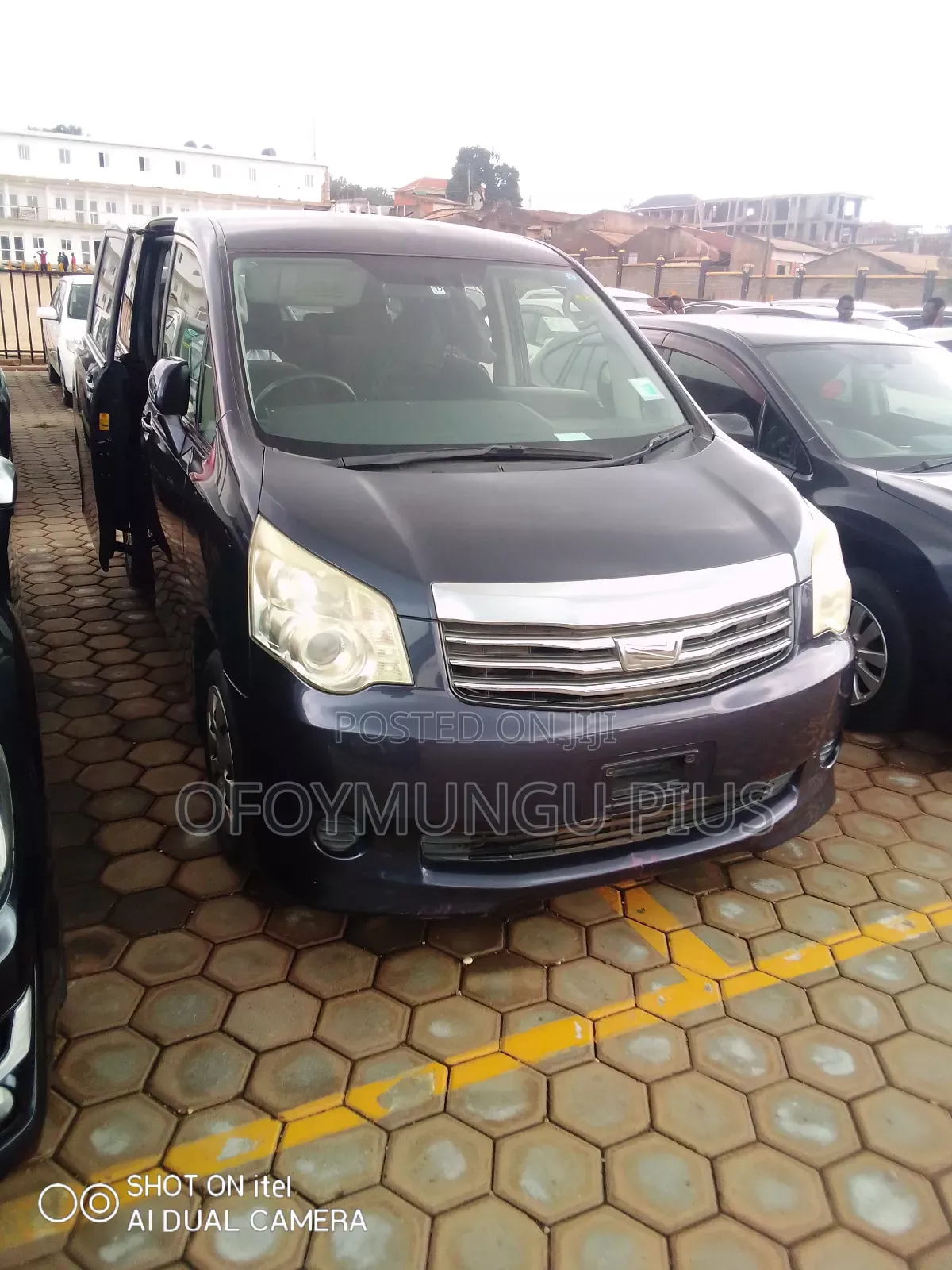 Toyota Noah 2012 Blue