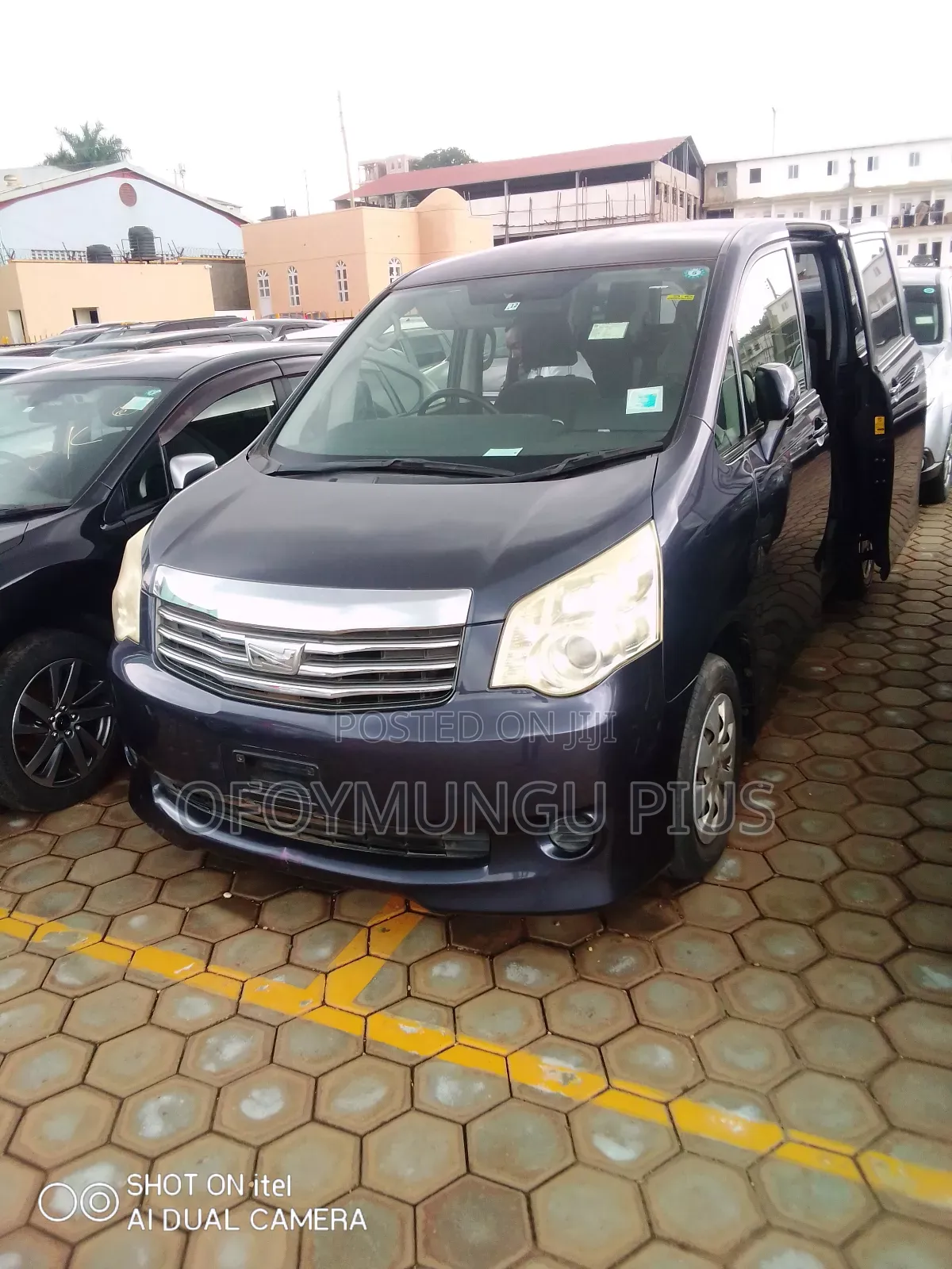 Toyota Noah 2012 Blue