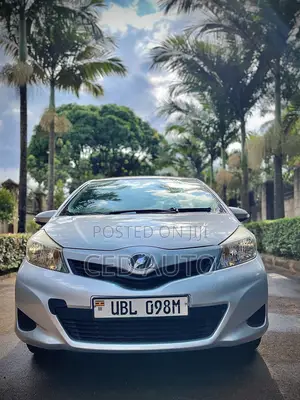 Toyota Vitz 1.3 FWD 5dr 2014 Silver