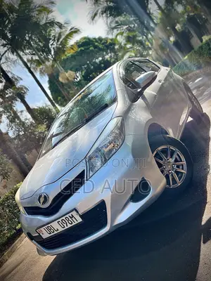 Toyota Vitz 1.3 FWD 5dr 2014 Silver