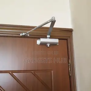 Heavy Duty
Door Closer