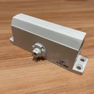 Heavy Duty
Door Closer