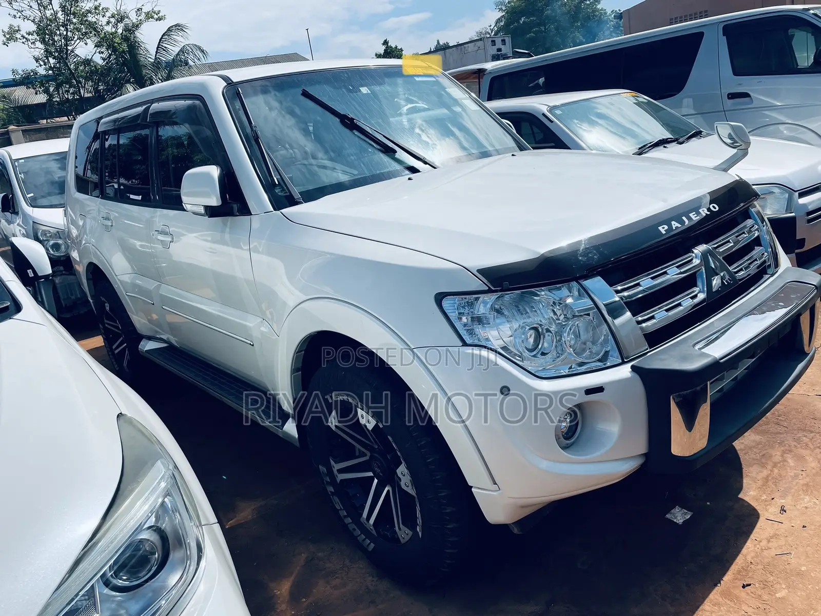 Mitsubishi Pajero 2012 White