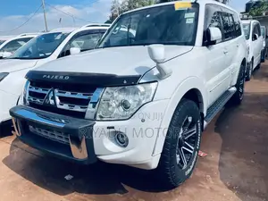 Mitsubishi Pajero 2012 White