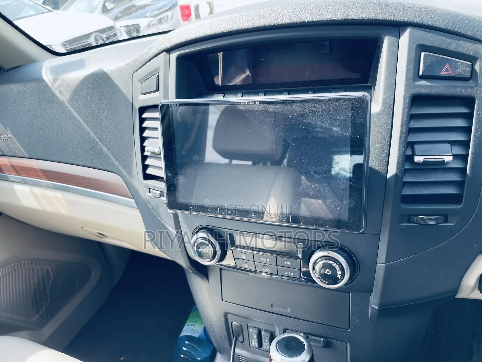 Mitsubishi Pajero 2012 White