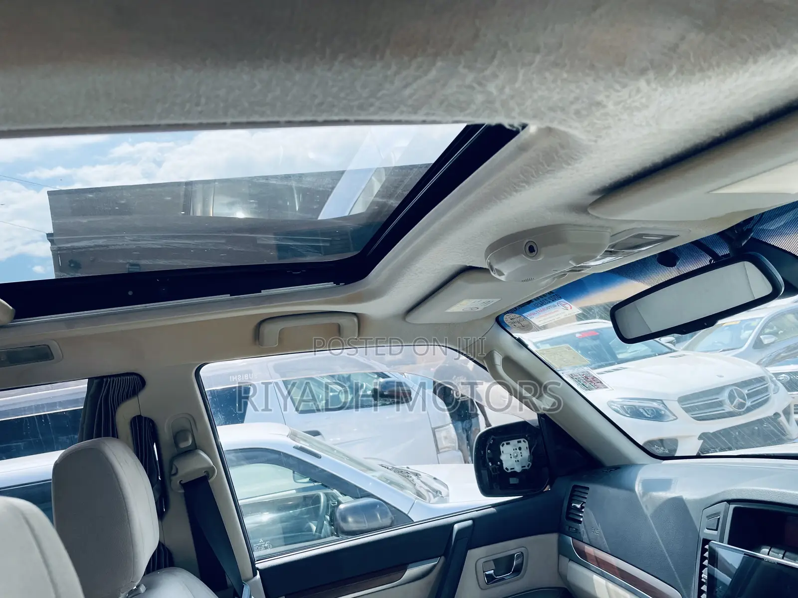 Mitsubishi Pajero 2012 White